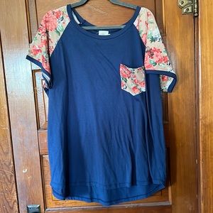 Women’s shirt size 2XL